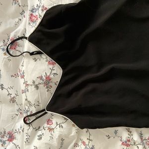 Contrast trim v neck